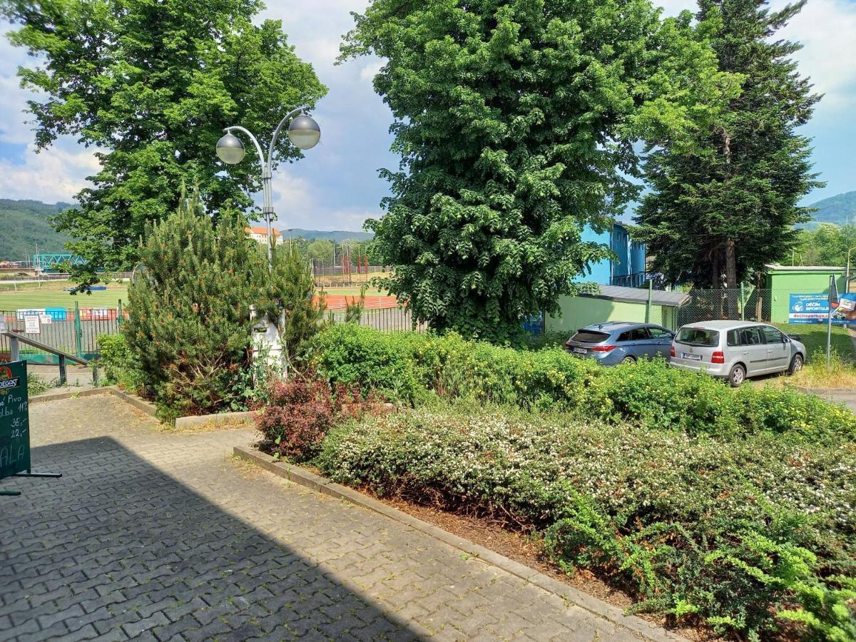 Penzion Lokotka Дечин Экстерьер фото
